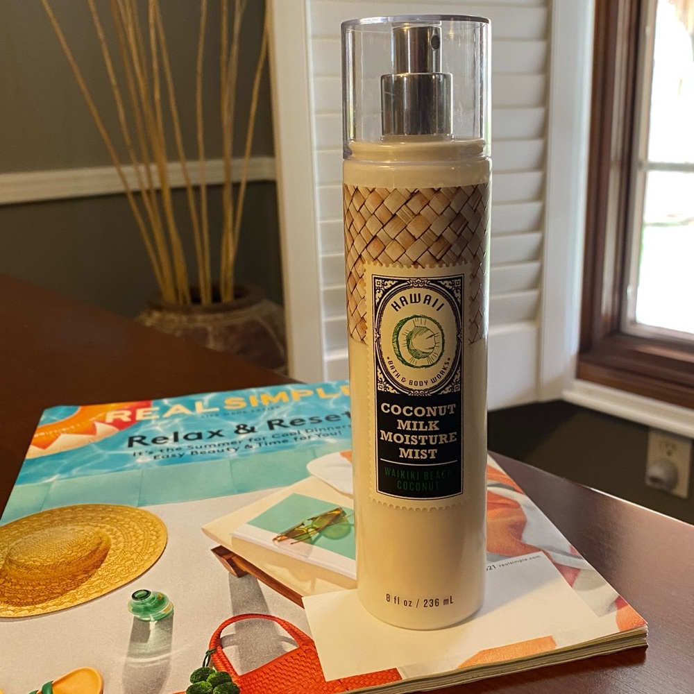 Moisture Waikiki Beach Coconut Milk 🐬Spray 🌊